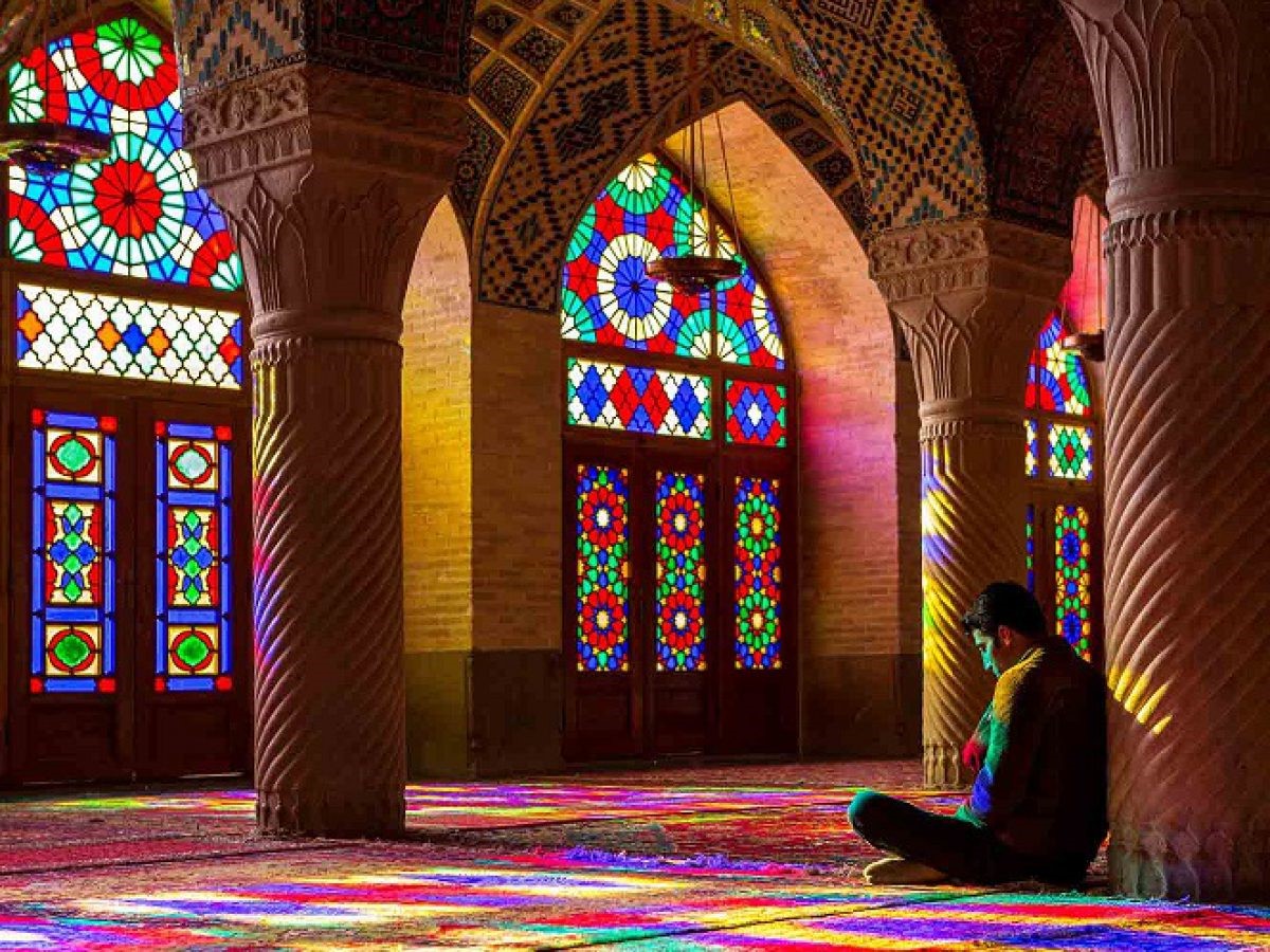 مقاله کاربرد استین گلس در اماکن مذهبی عکس شاخص