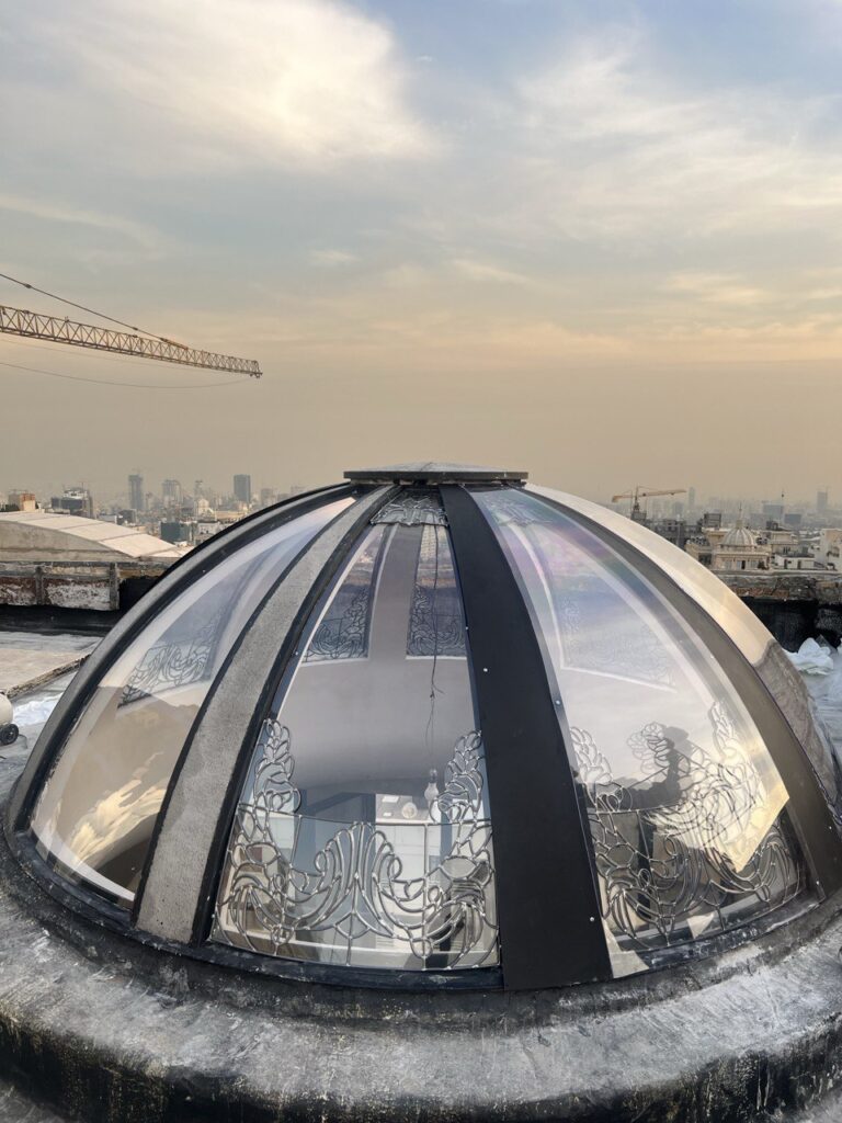 سقف نورگیر شیشه‌ای رنگی پنت‌هاوس ولنجک عکس شماره 1