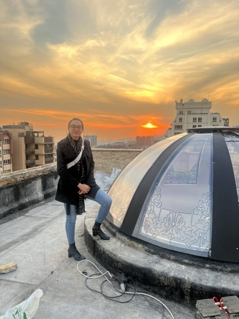 سقف نورگیر شیشه‌ای رنگی پنت‌هاوس ولنجک عکس شماره 2