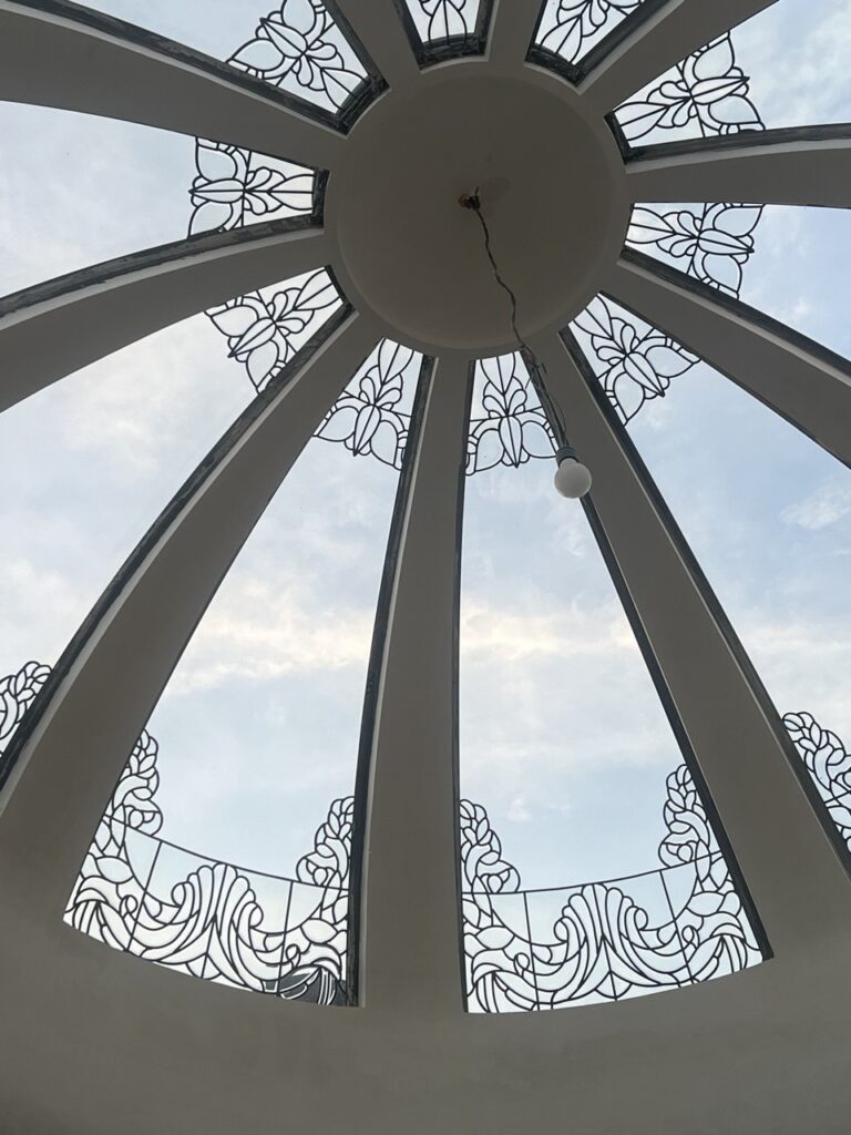 سقف نورگیر شیشه‌ای رنگی پنت‌هاوس ولنجک عکس شماره 4