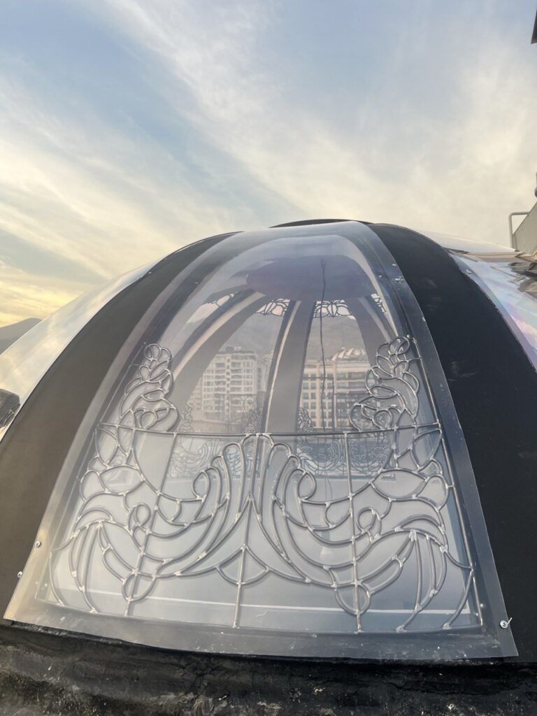 سقف نورگیر شیشه‌ای رنگی پنت‌هاوس ولنجک عکس شماره 5